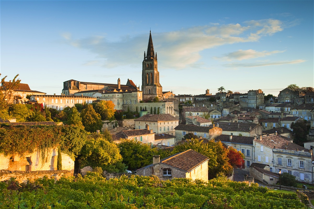 CRUCEROS RIVER ROYALE CRUCEROS FRANCIA CRUCEROS BURDEOS CRUCEROS RIOS DE FRANCIA RIVER ROYALE CRUISES CRUCEROS DE LUJO UNIWORLD SAINT EMILION GIRONDA